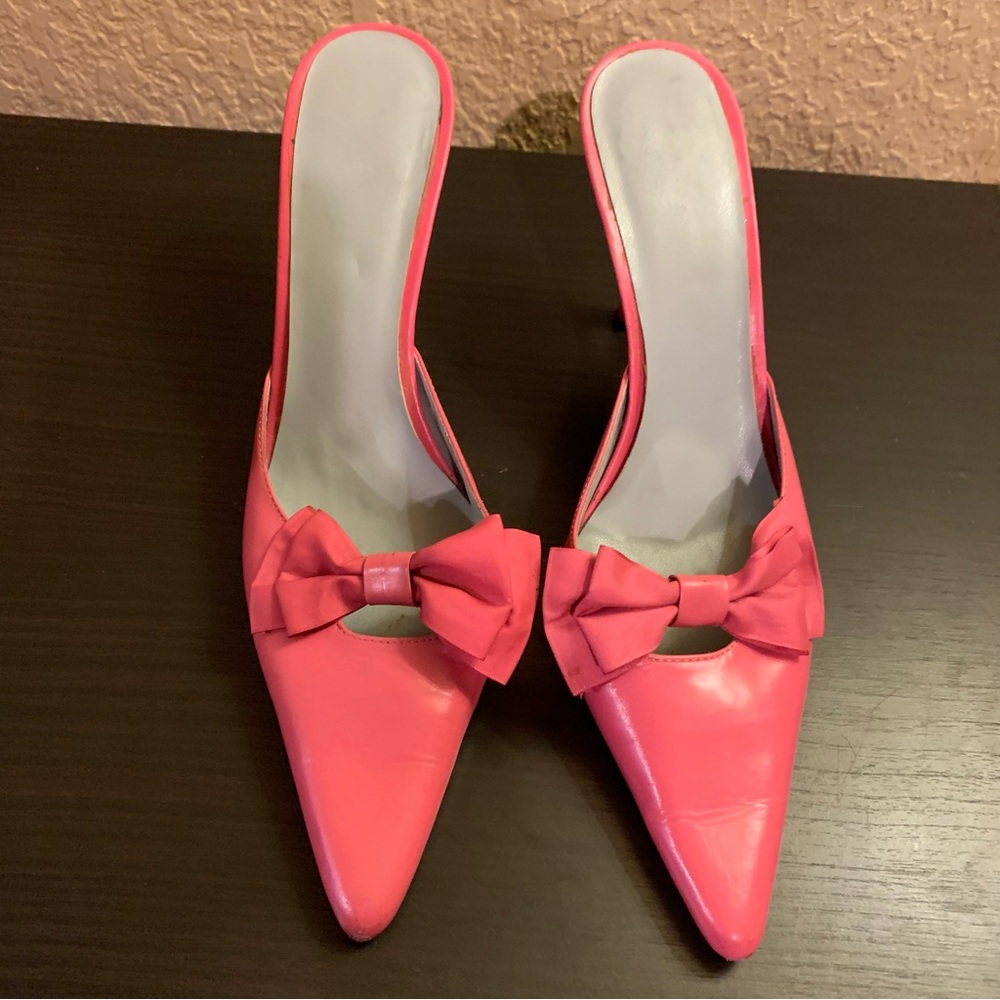 Vintage BCBG pointy toe bow heels